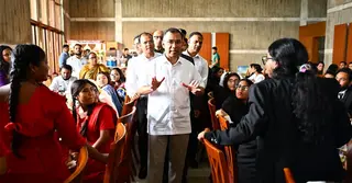 প্রধানমন্ত্রীর আয়োজনে মধ্যাহ্নভোজে অংশ নিলেন শিক্ষার্থীরা